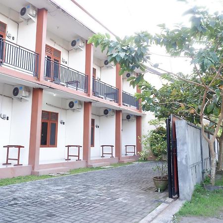 Reddoorz At Bale Eja Syariah Senggigi Apartment Montongbuwoh Ngoại thất bức ảnh