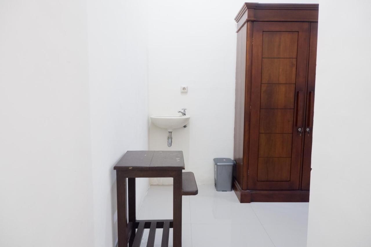 Reddoorz At Bale Eja Syariah Senggigi Apartment Montongbuwoh Ngoại thất bức ảnh
