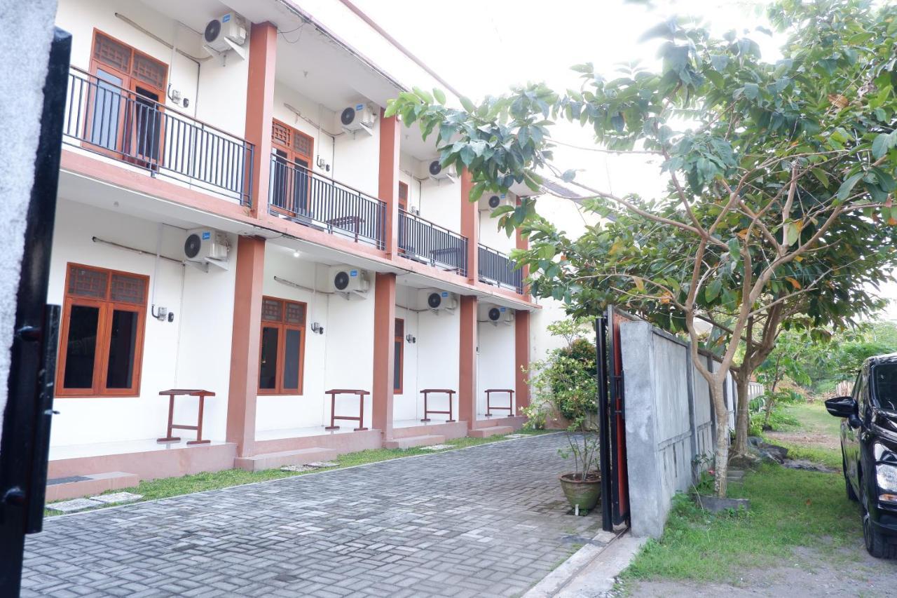 Reddoorz At Bale Eja Syariah Senggigi Apartment Montongbuwoh Ngoại thất bức ảnh